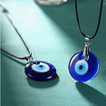 thumbnail image 4 of Collar brillar con colgante de ojo de cristal de 3cm 2 uds, 4 of 5