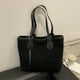 thumbnail image 2 of Bolso de felpa para mujer, gran capacidad, nuevo estilo 2025, bolso informal de otoño e invierno, bolso de mano peludo versátil para viajeros., 2 of 5