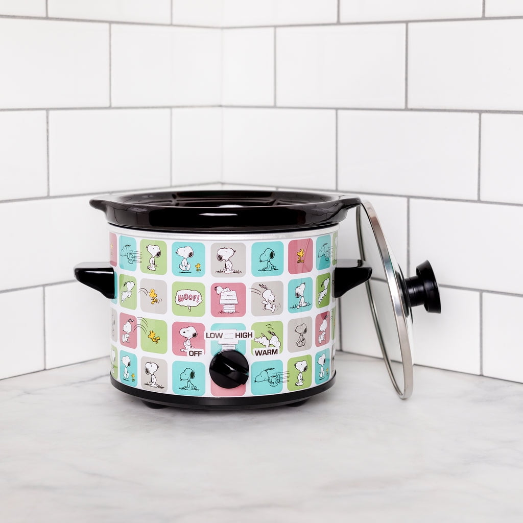 Uncanny Brands Peanuts Snoopy & Woodstock 2 Quart Slow Cooker