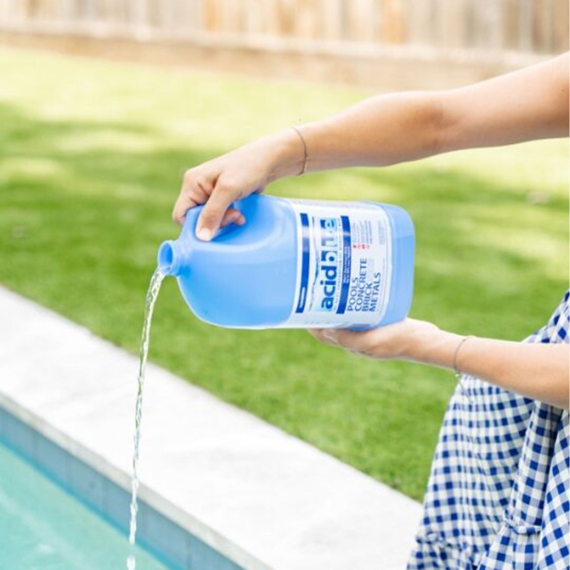 Champion Acid Blue 4 Pack Muriatic Acid & Champion 4 Pack Pool Shock Liquid