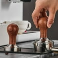 thumbnail image 4 of Prensa de café en polvo POWKOL, prensa de 58 mm para máquina de espresso, prensa de café calibrada premium con mango de madera, base ondulada de acero inoxidable, herramientas manuales., 4 of 6