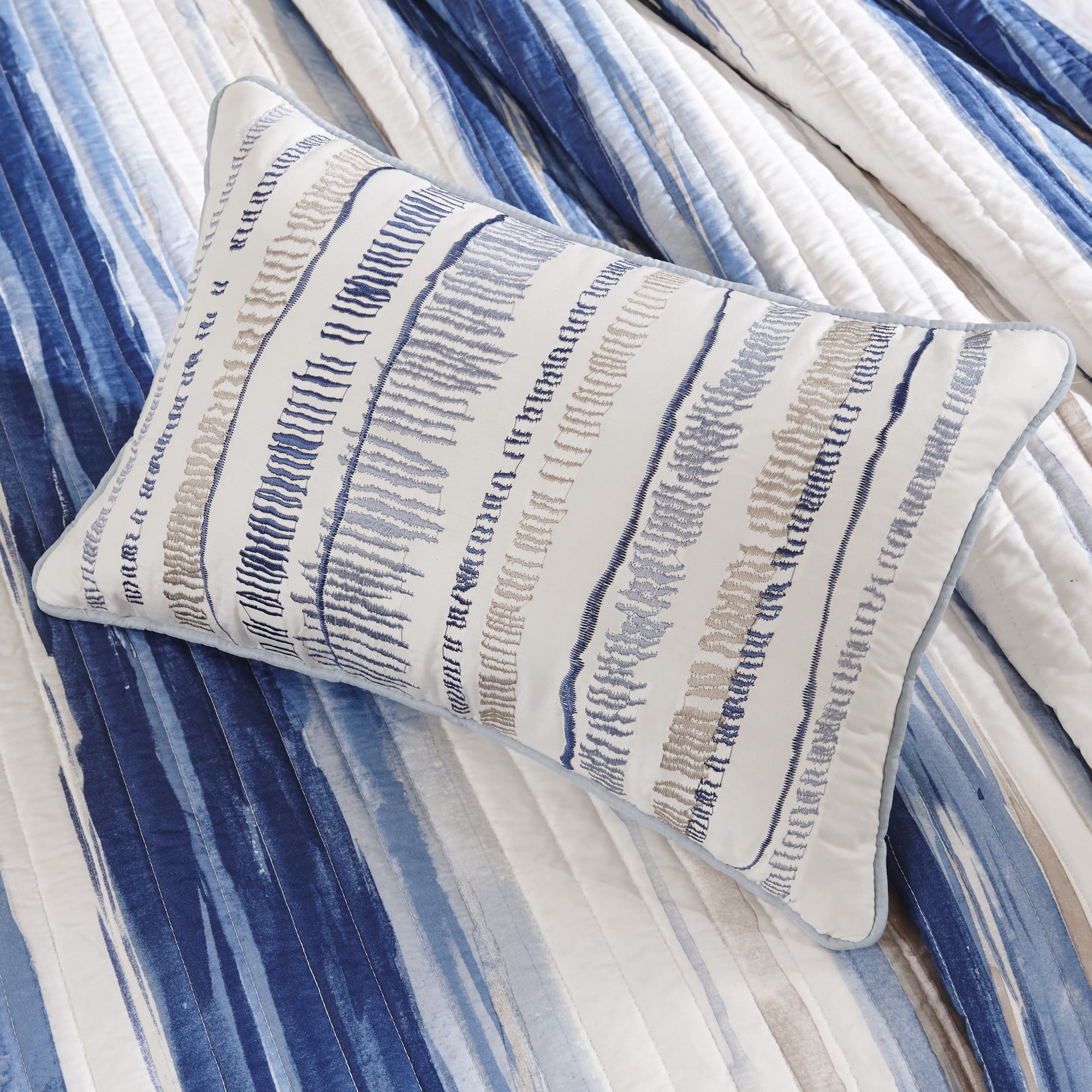Madison Park Marina 6 Piece Printed Quilt Set with Throw Pillows in Blue