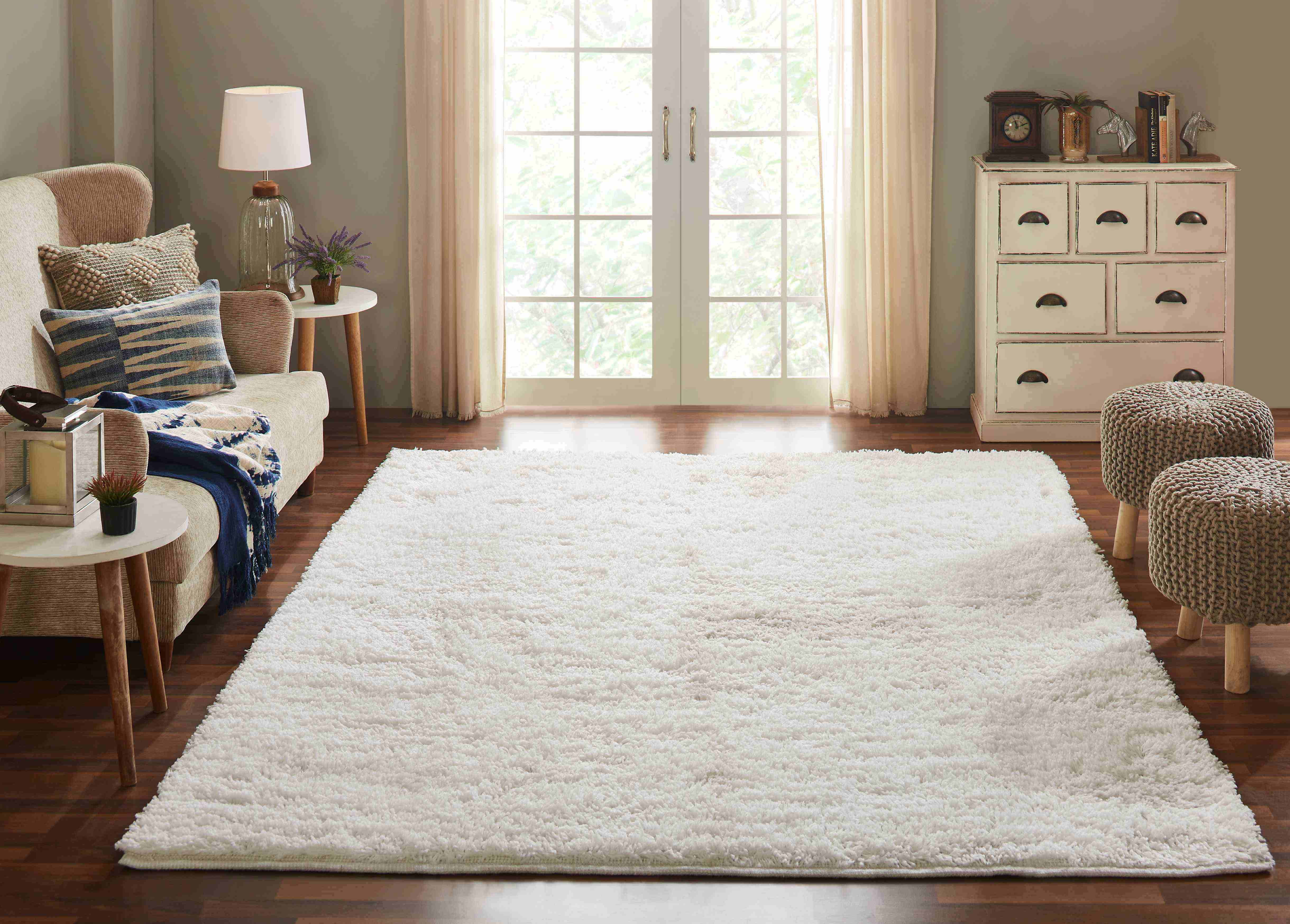 Chesapeake Microfiber White Shag Area Rug (7' 3"x 9' 3")