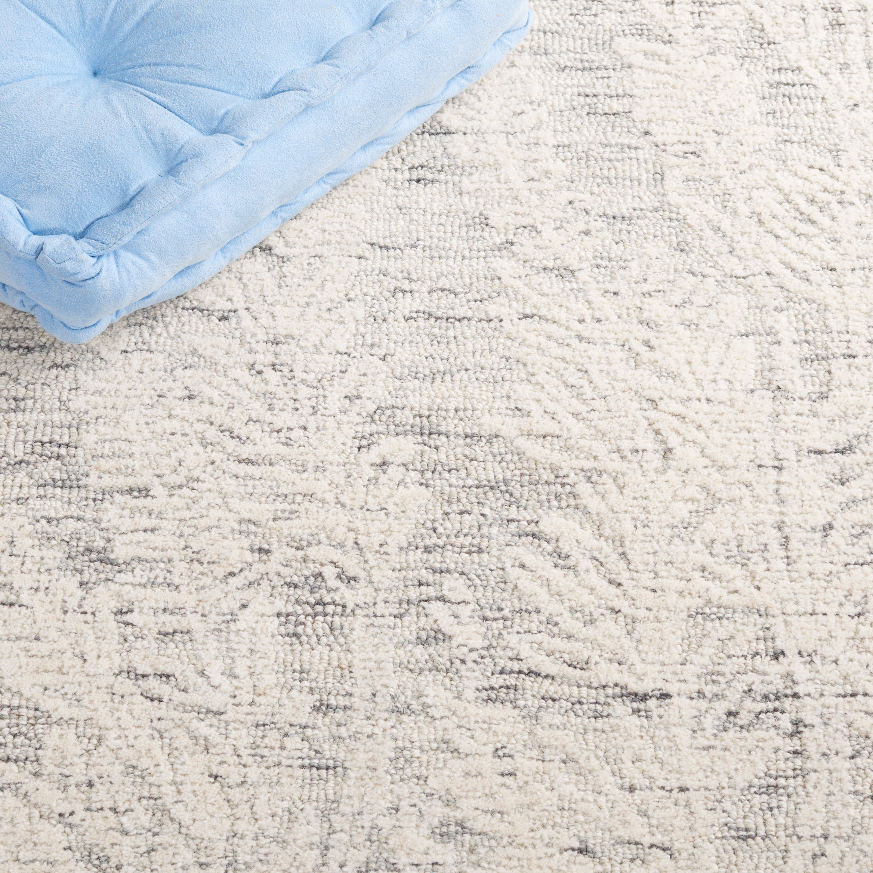 SAFAVIEH Metro Lolicia Distressed Area Rug, Grey/Ivory, 6' x 6' Square