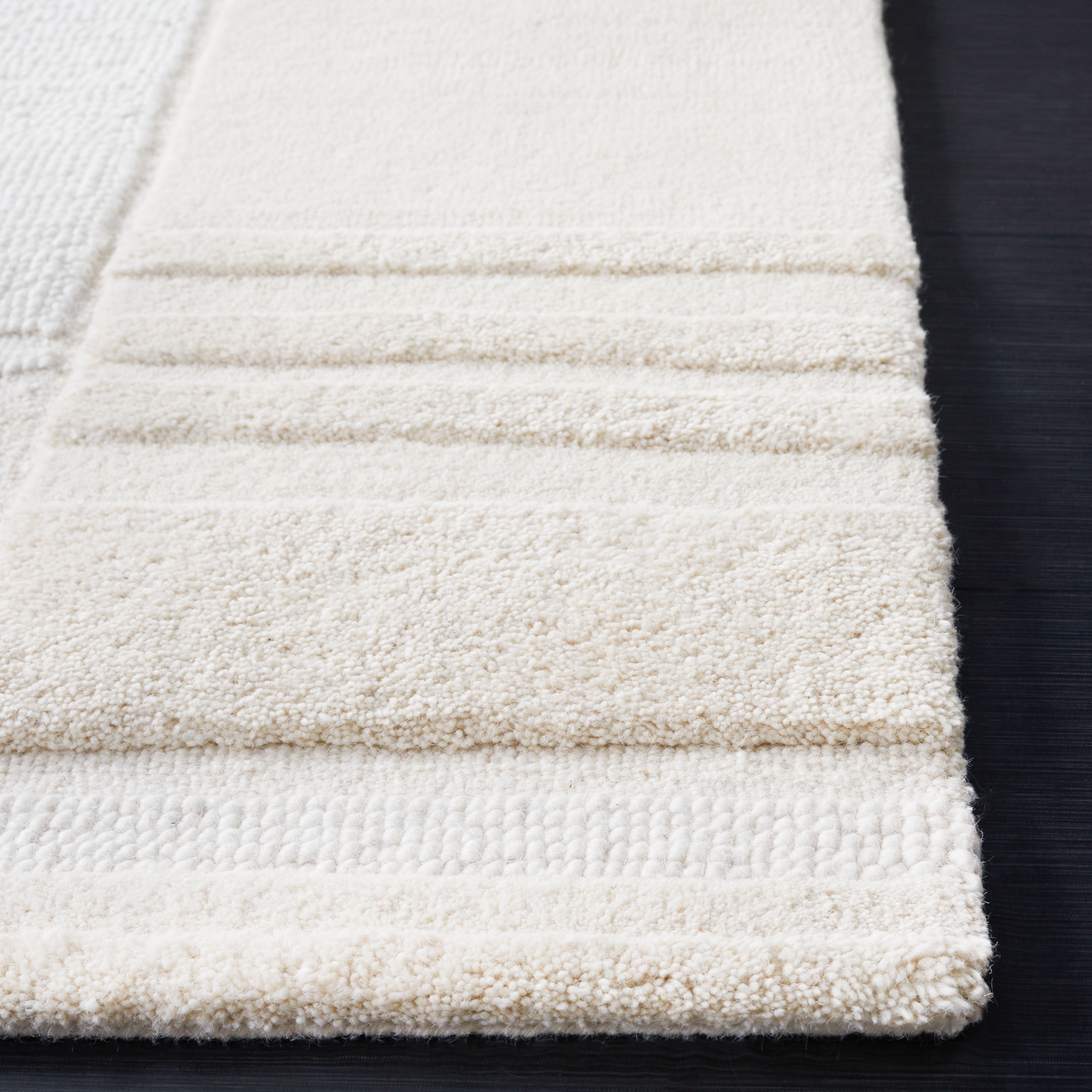 SAFAVIEH Manhattan Marvin Geometric Area Rug, Ivory/Beige, 6' x 9'