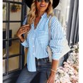 thumbnail image 3 of Blusa a rayas con botones y bolsillo con cuello en V y manga larga para mujer para uso diario Azul M, 3 of 6