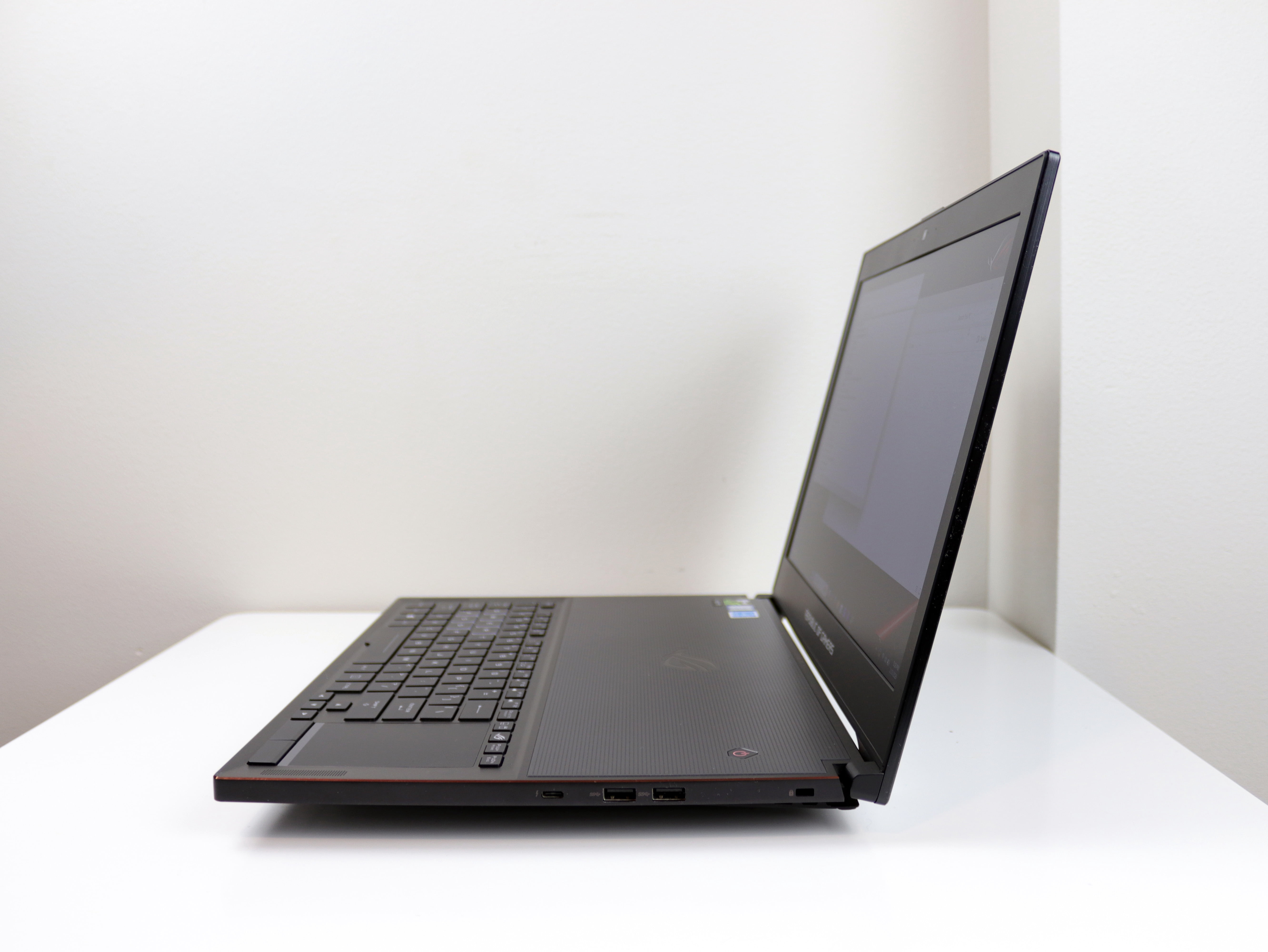 ASUS ZEPHYRUS GX501VI 15.6 Laptop i7-7700HQ 16GB RAM 512GB SSD 8GB NVIDIA GTX 1080 Windows 11