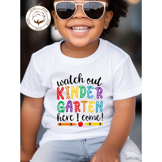 T-shirt Garçon avec Motif de Craie de Cire et Impression de Lettres Colorées, Col Rond Manches Courtes Doux et Polyvalent