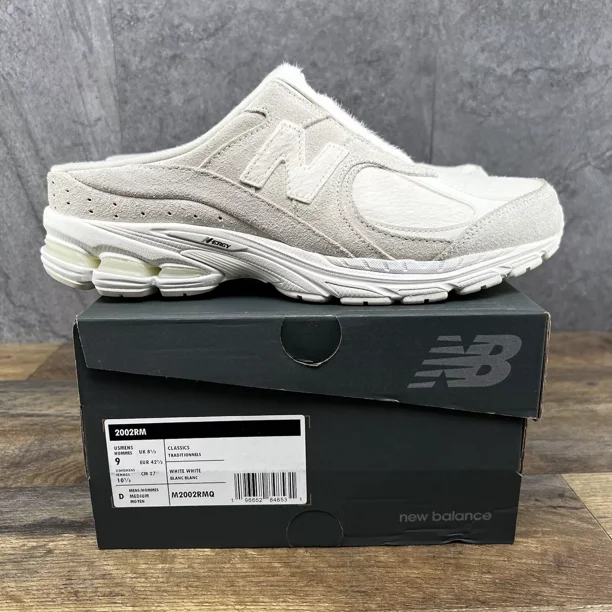 New Balance 2002R Mule Slip On Size 9 Mens White Casual Sneakers M2002RMQ