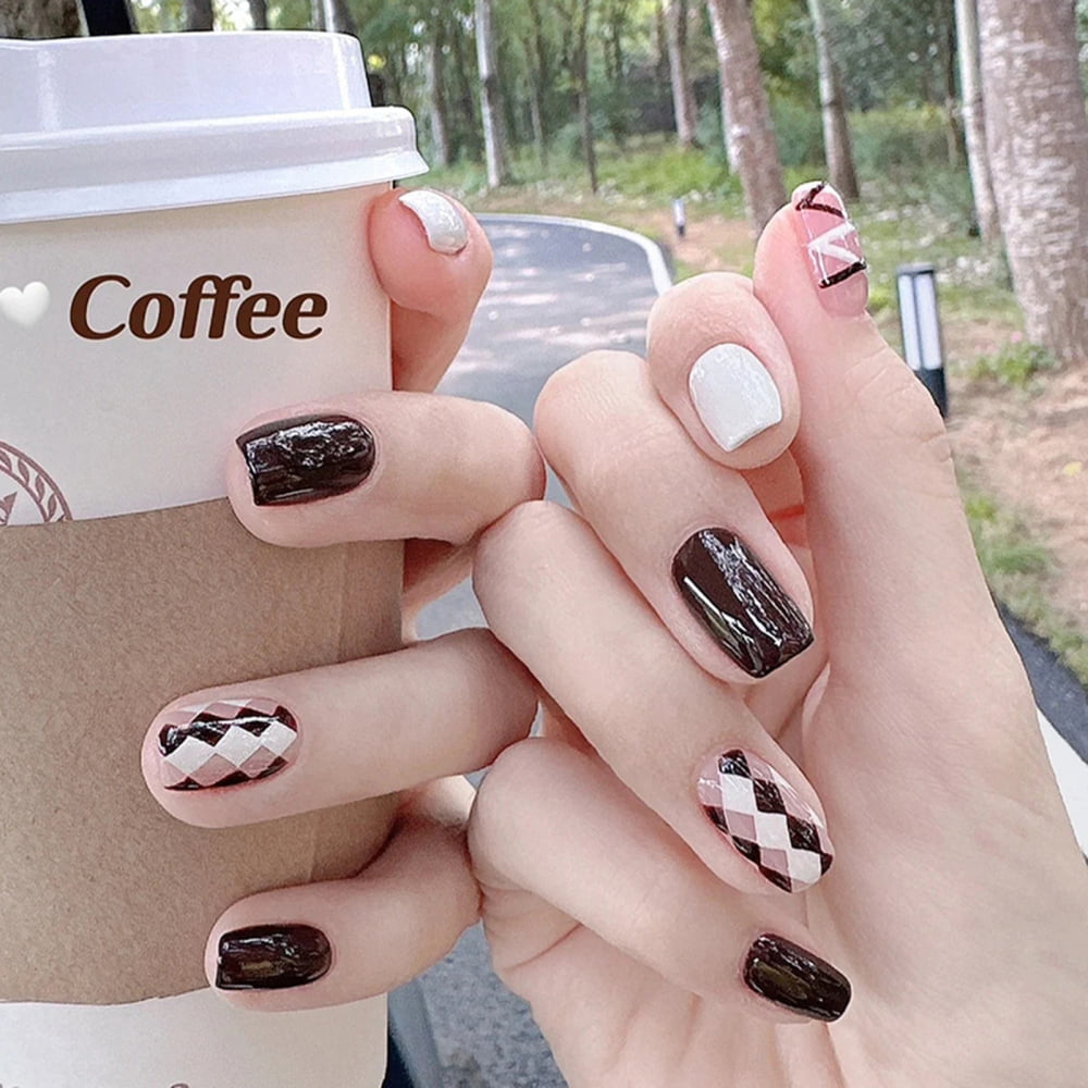 Nothing Says “Fall” Quite Like Plaid Nails Do - Bellatory News
