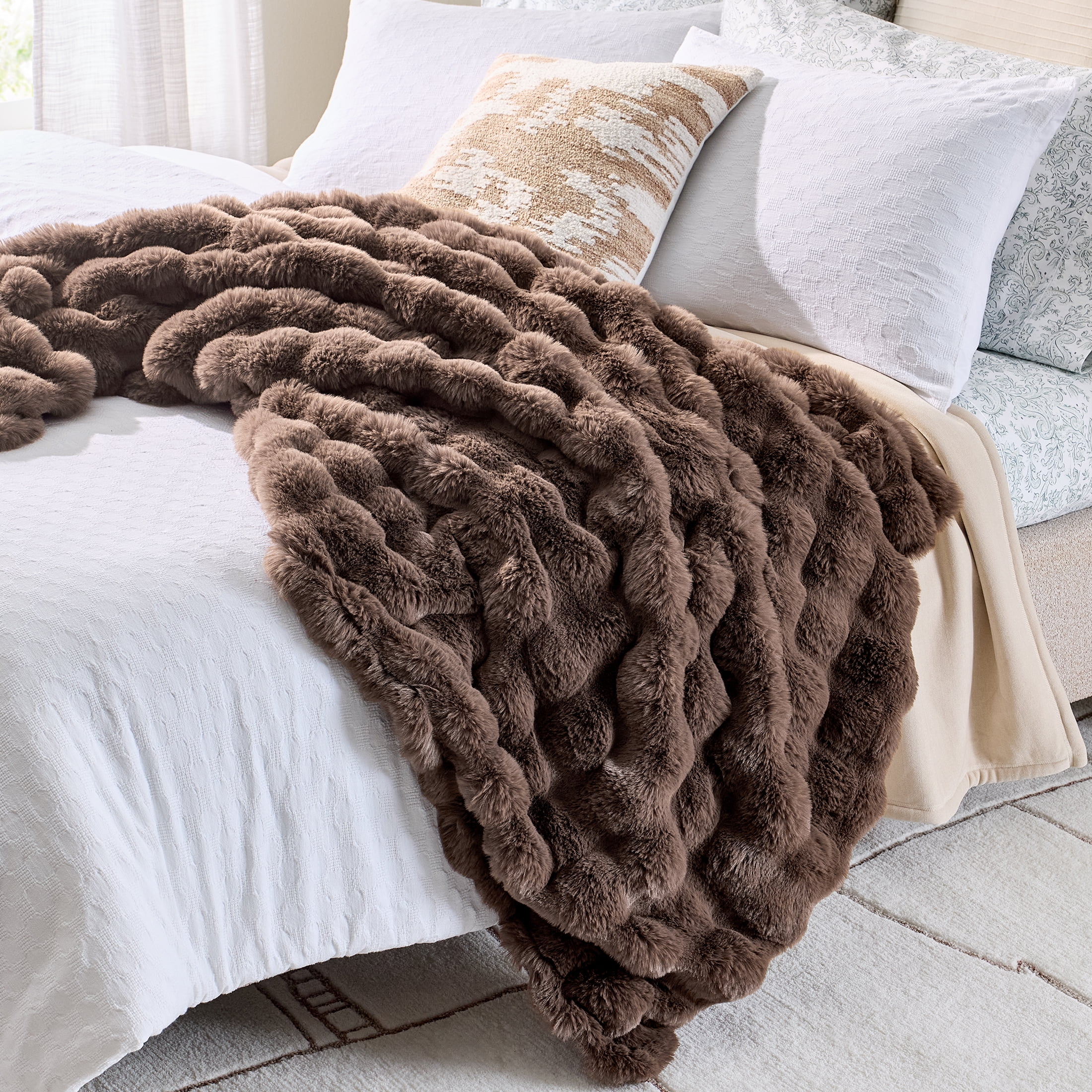 Better Homes & Gardens Brown Basket Bubble Faux Fur Throw, 50 in x 72 in