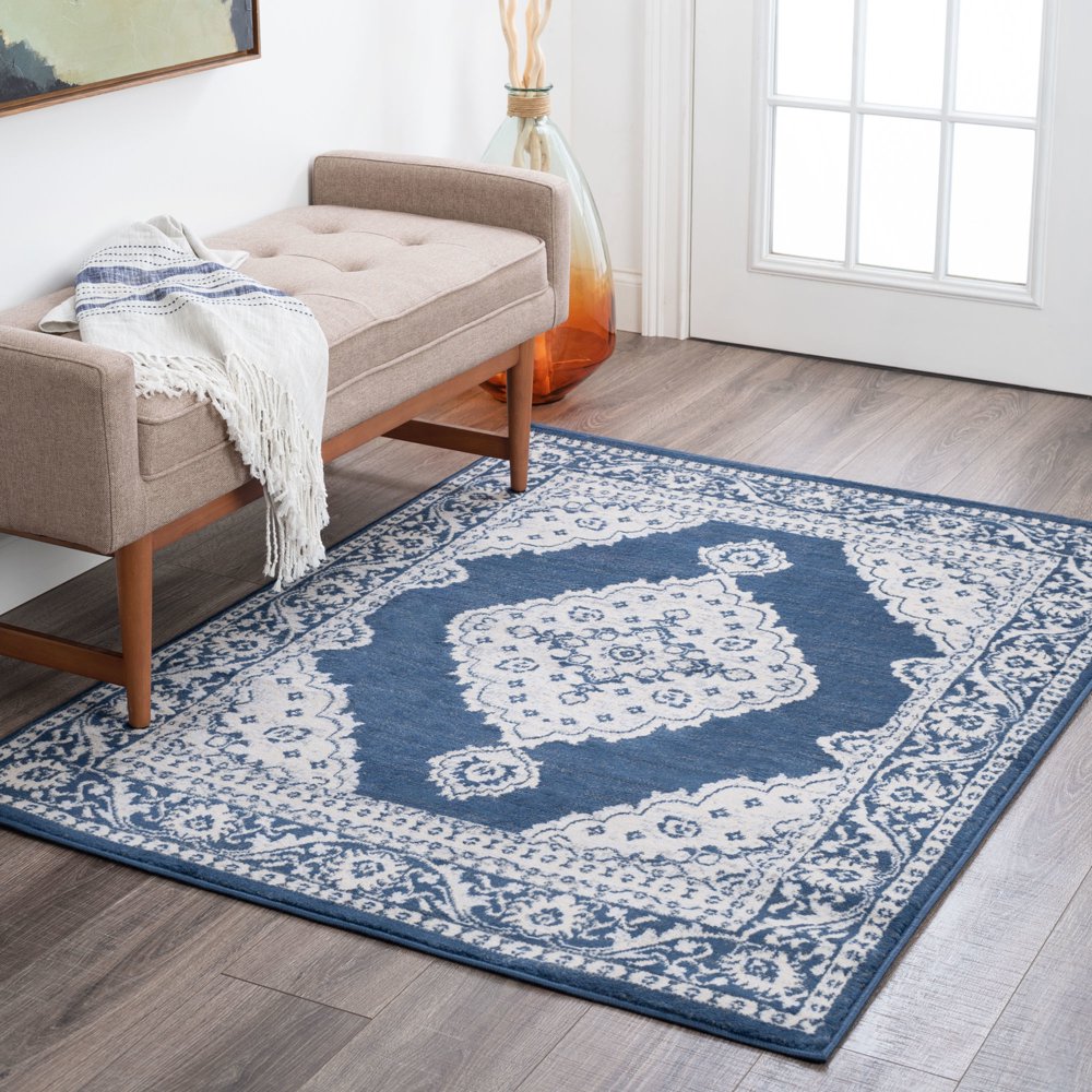 Traditional 4x6 Area Rug (3'11'' x 5'3'') Medallion Navy Indoor
