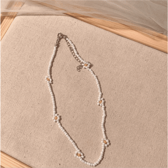 Bohemian Flowers Choker Necklace Bead Necklace Chain Beach Daisy Necklaces Jewelry for Women and Girls (White)