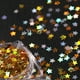 thumbnail image 4 of Adornos dorados para uñas con una estrella Lentejuelas doradas con forma de estrella Lentejuelas de colores de 3 mm para la decoración de uñas femeninas, 4 of 8