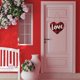 thumbnail image 5 of Decoración De La Puerta En Forma De Corazón Que No Se Desvanece Placa De Pared A Cuadros Roja Y Negra Decoraciones Del Día De San Valentín Decoración De La Puerta Delantera De Madera Para La Tienda De Muyoka Hogar, 5 of 6
