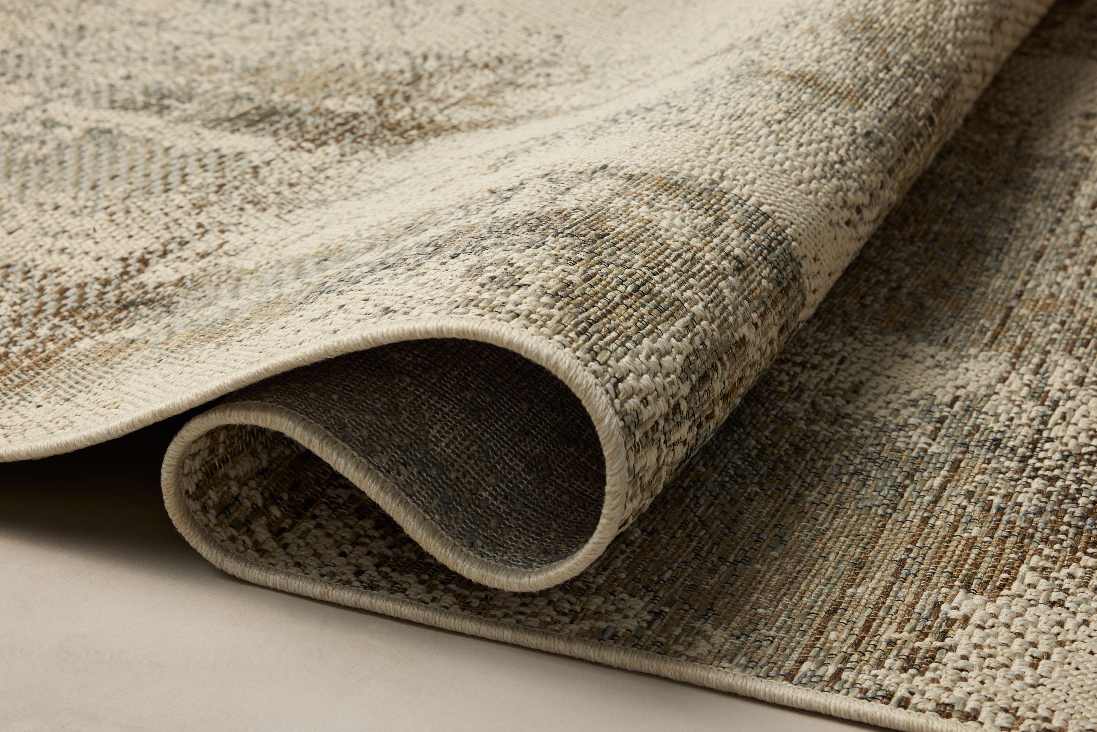Loloi Saylor Smoke / Ivory Indoor/Outdoor Area Rug