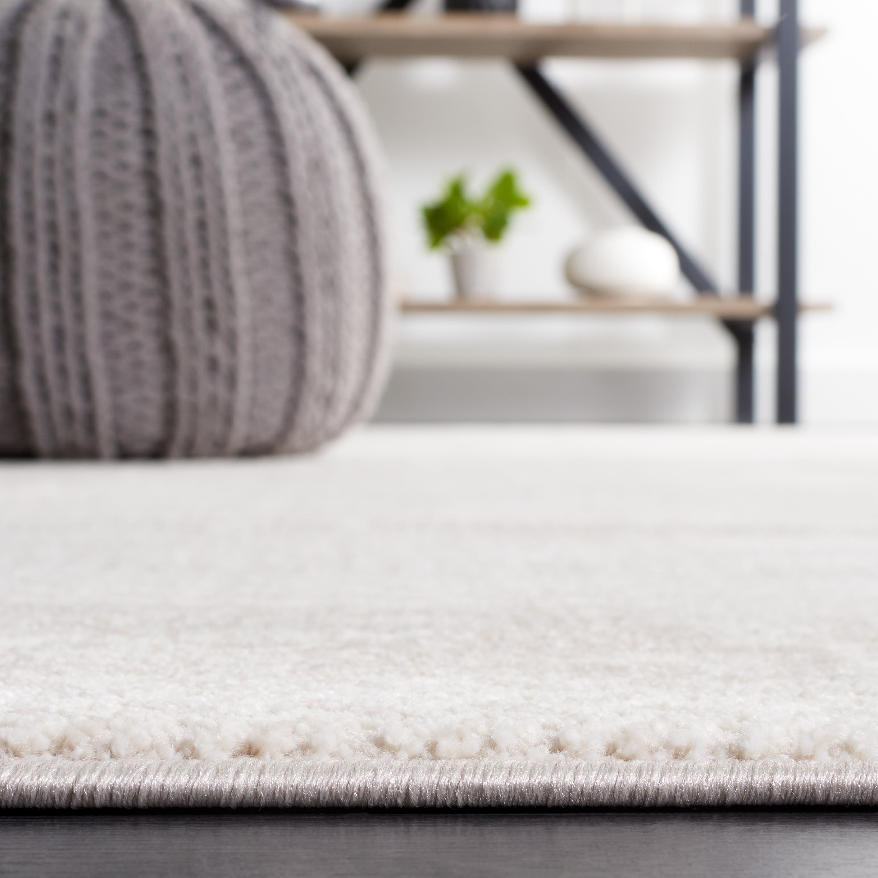 SAFAVIEH Continental Hester Distressed Area Rug, Ivory/Beige, 4' x 6'