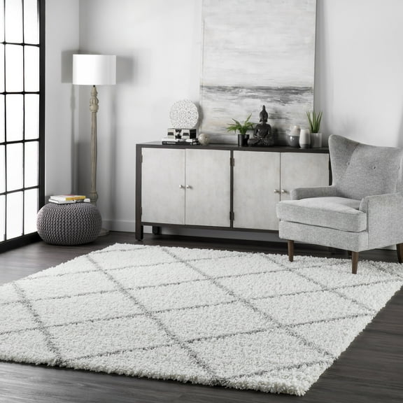 nuLOOM Tess Moroccan Shag Area Rug, 5' 3" x 7' 6", White