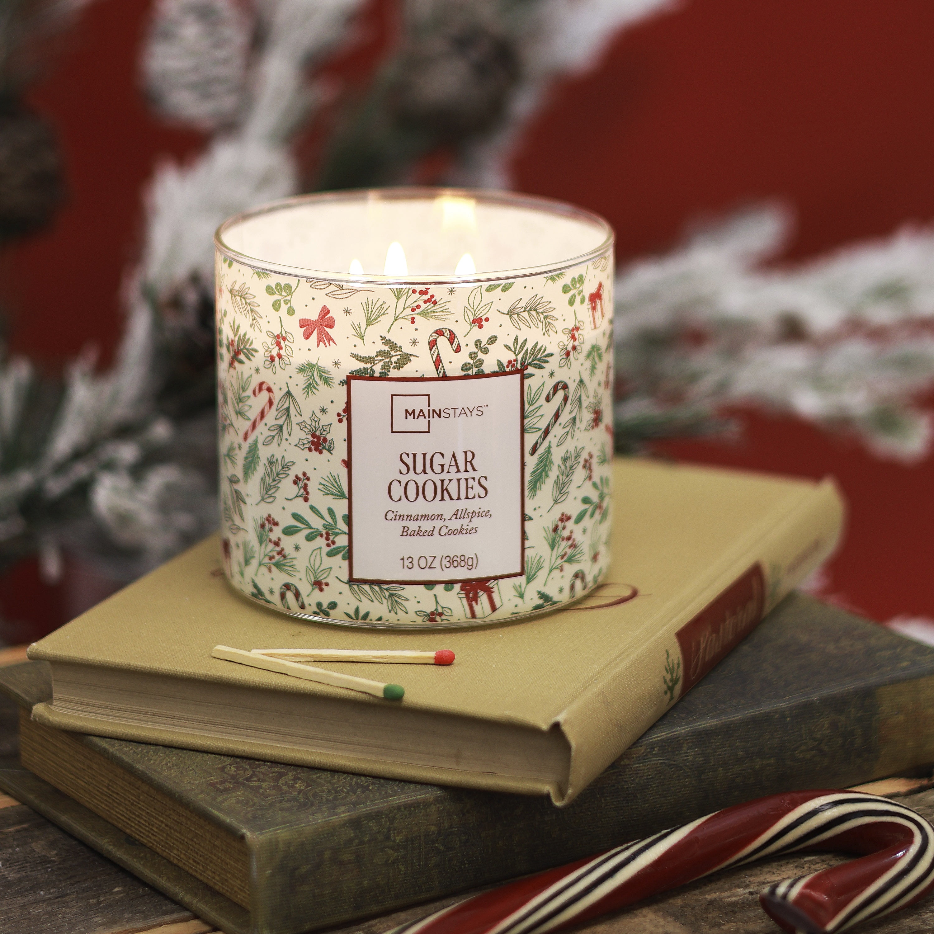 Mainstays 3-Wick Sugar Cookie Scented Candle with a White Garland Toss Scene Wrap, 13-Ounce