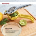 thumbnail image 4 of KitchenAid Presse-Agrumes pour Citrons et Limes avec Récupérateur de Graines et Bec Verseur, Citron, 8 Pouces, 4 of 6