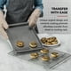 thumbnail image 3 of Bandeja para hornear KitchenAid antiadherente de acero aluminizado de 25 x 38 cm, 3 of 9