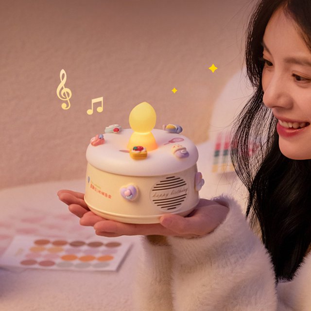 Altavoz Bluetooth, altavoz Bluetooth con forma de pastel de cumpleaños y luz ambiental, altavoz inalámbrico recargable, bonita decoración de mesa para regalar.