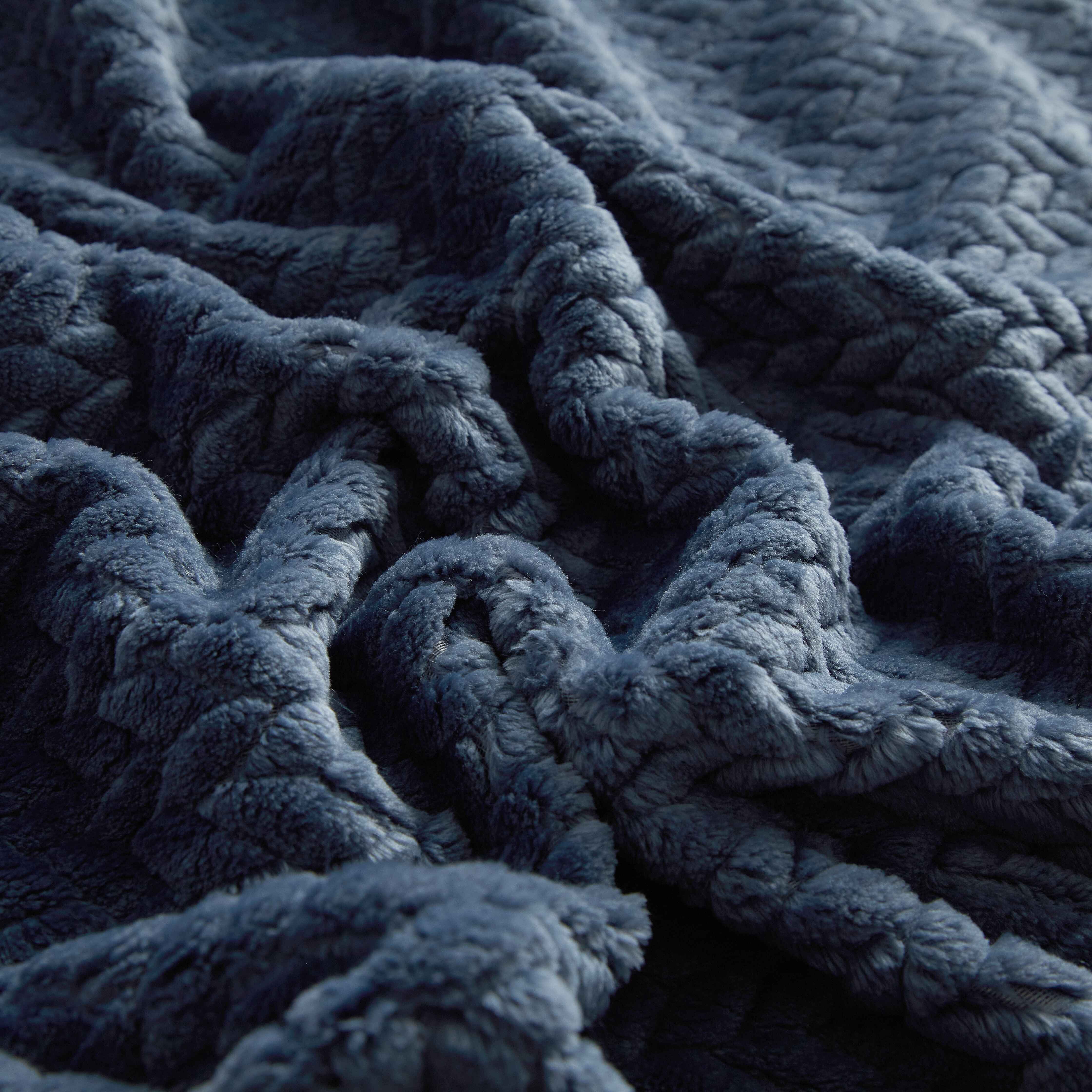 Mainstays Plush Textured Blanket, Indigo, Full/Queen 90" x 90"