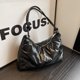 thumbnail image 4 of Bolsos de mano para mujer bolso de gran capacidad para las axilas bolso informal para viajes de invierno, 4 of 9