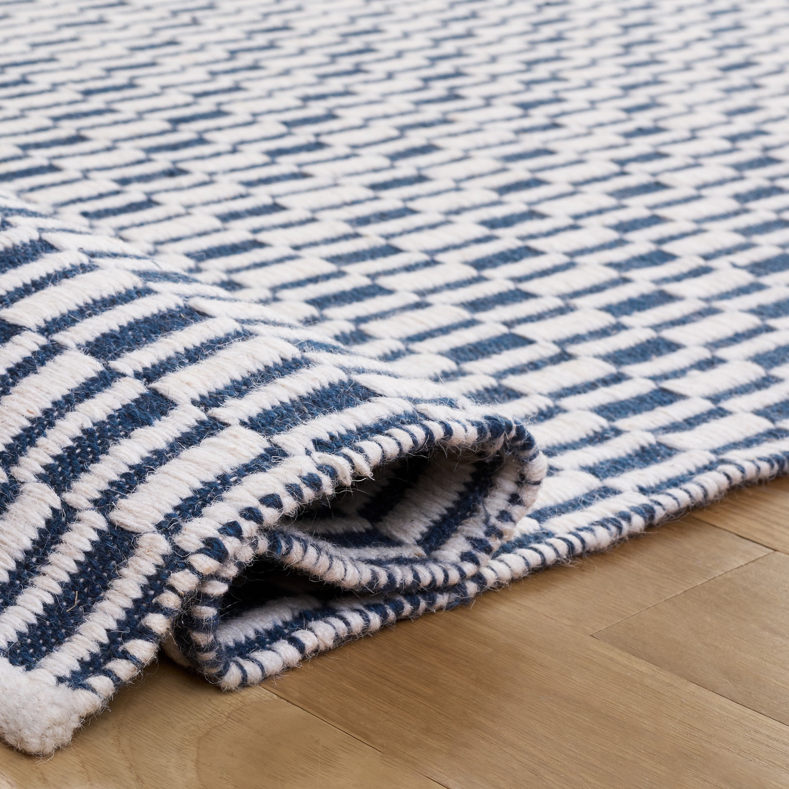 Safavieh Vermont Osmond Solid Color Area Rug, Navy/Ivory, 3' x 5'