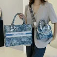 thumbnail image 4 of Bolso de mano para mujer, novedad de 2023, bolso retro romántico con cadena de perlas, bolso de mano Monet Garden, bolso cruzado de un solo hombro, bolso de pintura, bufanda de seda, 4 of 5