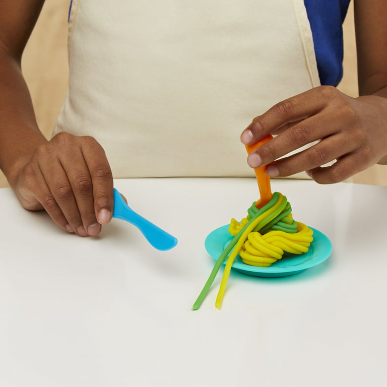 Play-Doh Kitchen Creations Noodle Party Playset for Kids 3 Years and Up  with 5 Non-Toxic Colors