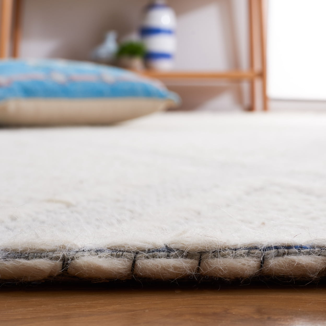 SAFAVIEH Marbella Asa Diamond Runner Rug, Navy/Ivory, 2'3" x 9'