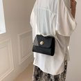 thumbnail image 5 of Adecuado para mujeres que buscan una bolsa pequeña con hebilla de perla, de moda, con cadena, para hombro y bandolera. Negro, 5 of 5