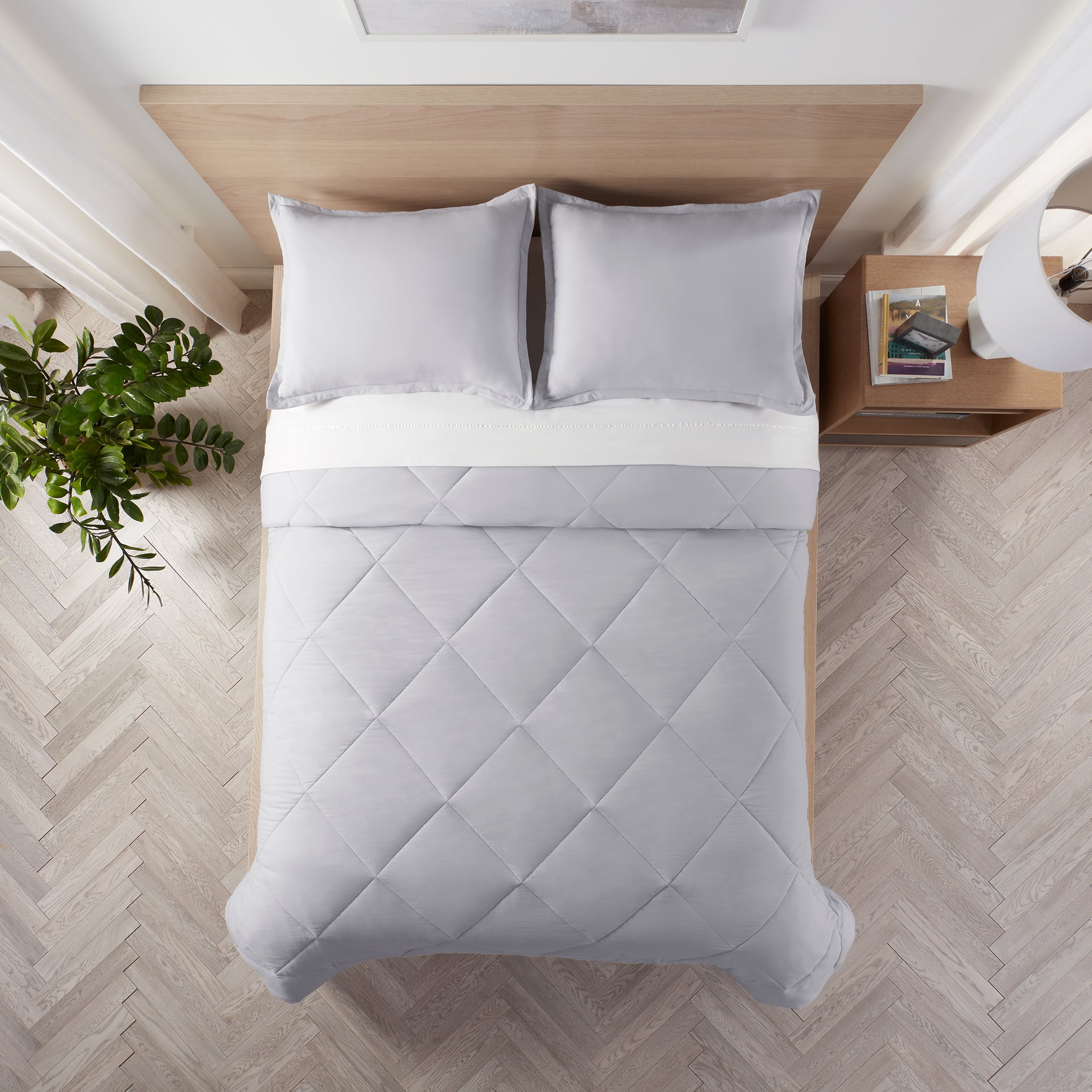 Serta Supersoft Light Gray Solid Reverse to Print Comforter Set, Twin/Twin XL (2-Piece)