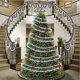 thumbnail image 5 of Cinta decorativa con flecos verde oscuro y blanco | Guirnalda navideña de 10 metros con lazos | Decoración reutilizable para barandillas de escaleras, fiestas y centros comerciales, 5 of 5