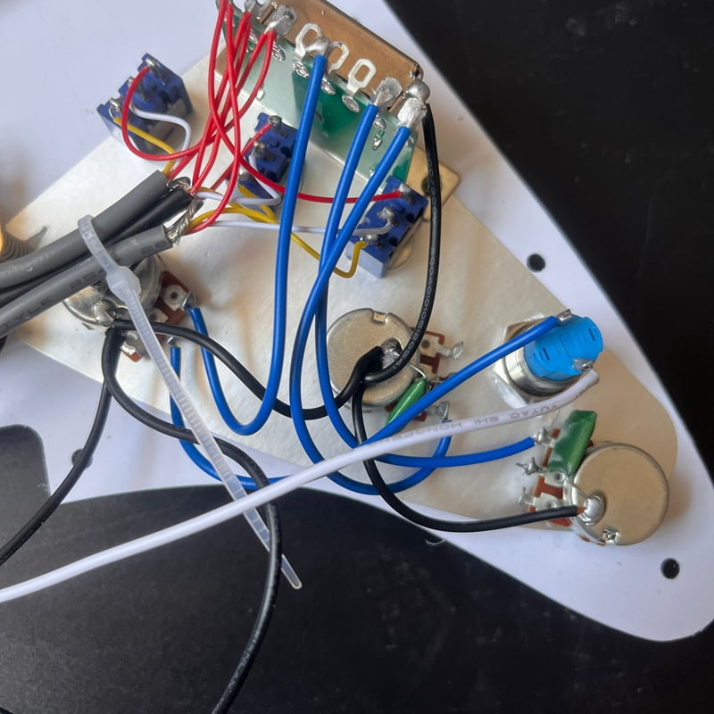 Left-handed SSH Prewired Guitar Strat Pickguard Set with Silent Switch Kill Swith Humbucker Pickups Coil Splitting Switch Multi Switch Harnesses Withe for Fender ST Electric Guitar Replacement Part