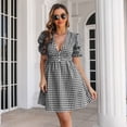thumbnail image 2 of Vestido informal de corte A con mangas abullonadas y escote en V para mujer con estampado de cuadros negros, 2 of 7