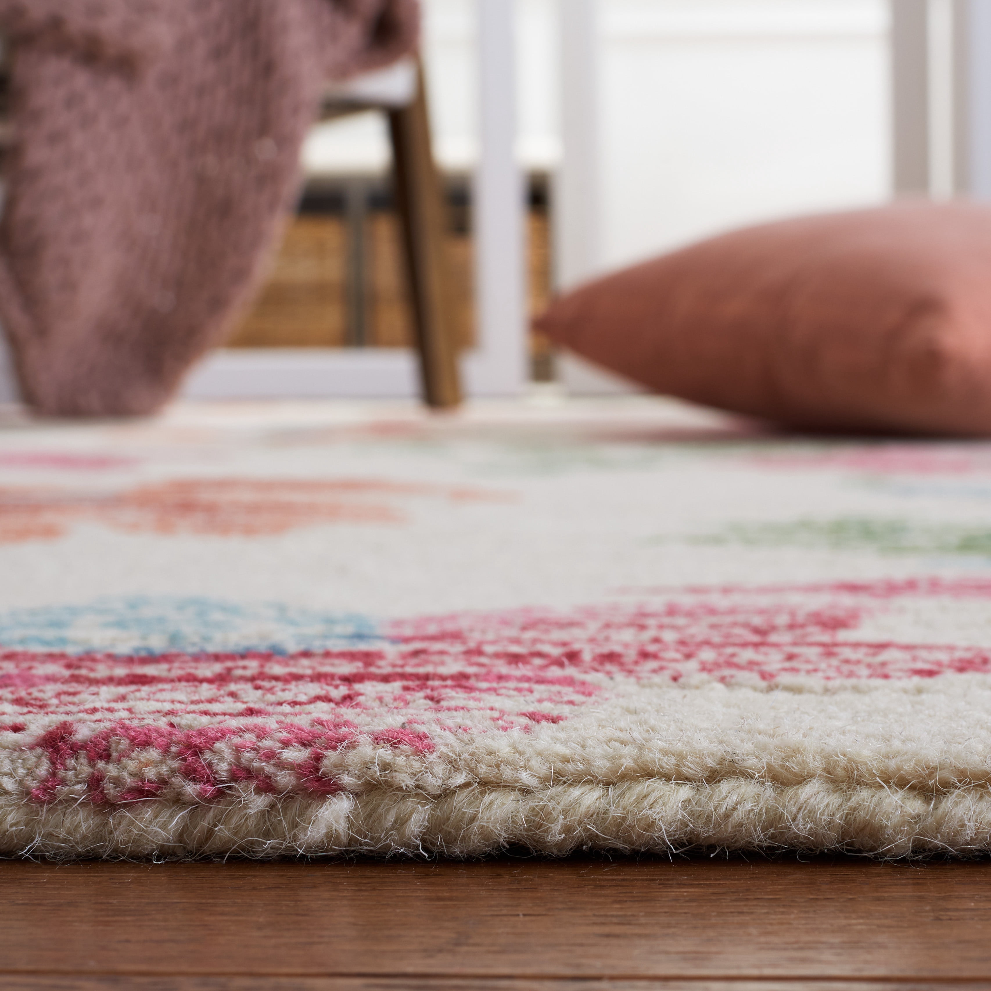 Safavieh Jardin Anson Floral Wool Area Rug, Ivory/Red, 6' x 6' Square