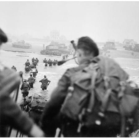 Service Lead - LAMINATED POSTER British commandos of 1st Special Service Brigade, led by Lord Lovat, landing on 'Queen Red' sector o Poster Print 24 x 36