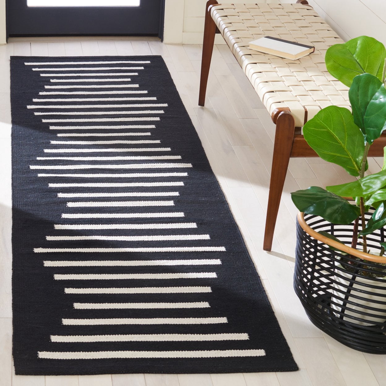 SAFAVIEH Montauk Amadine Striped Cotton Area Rug, Black/Ivory, 8' x 10'
