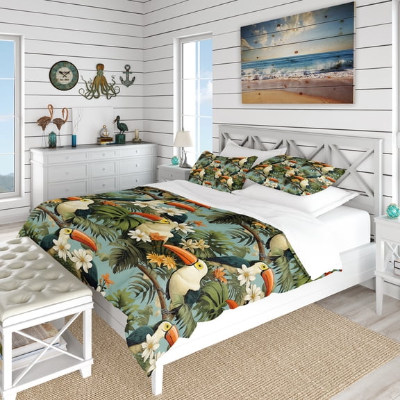 Designart "Toucan Paradise" Green Tropical Bedding Covert Set - Tropical Bed Set With 2 Shams