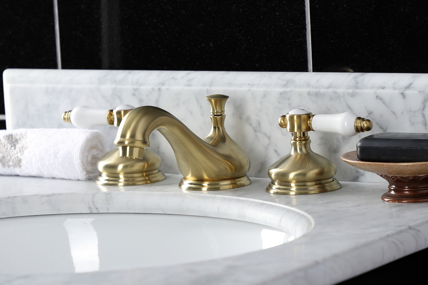 Kingston Brass KS1167BPL 8 in. Widespread Bathroom Faucet, Brushed Brass