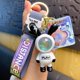 thumbnail image 1 of Llavero creativo con lámpara de atardecer de astronauta, llavero de coche de pareja de dibujos animados femeninos, colgante de mochila escolar, pequeño regalo., 1 of 1