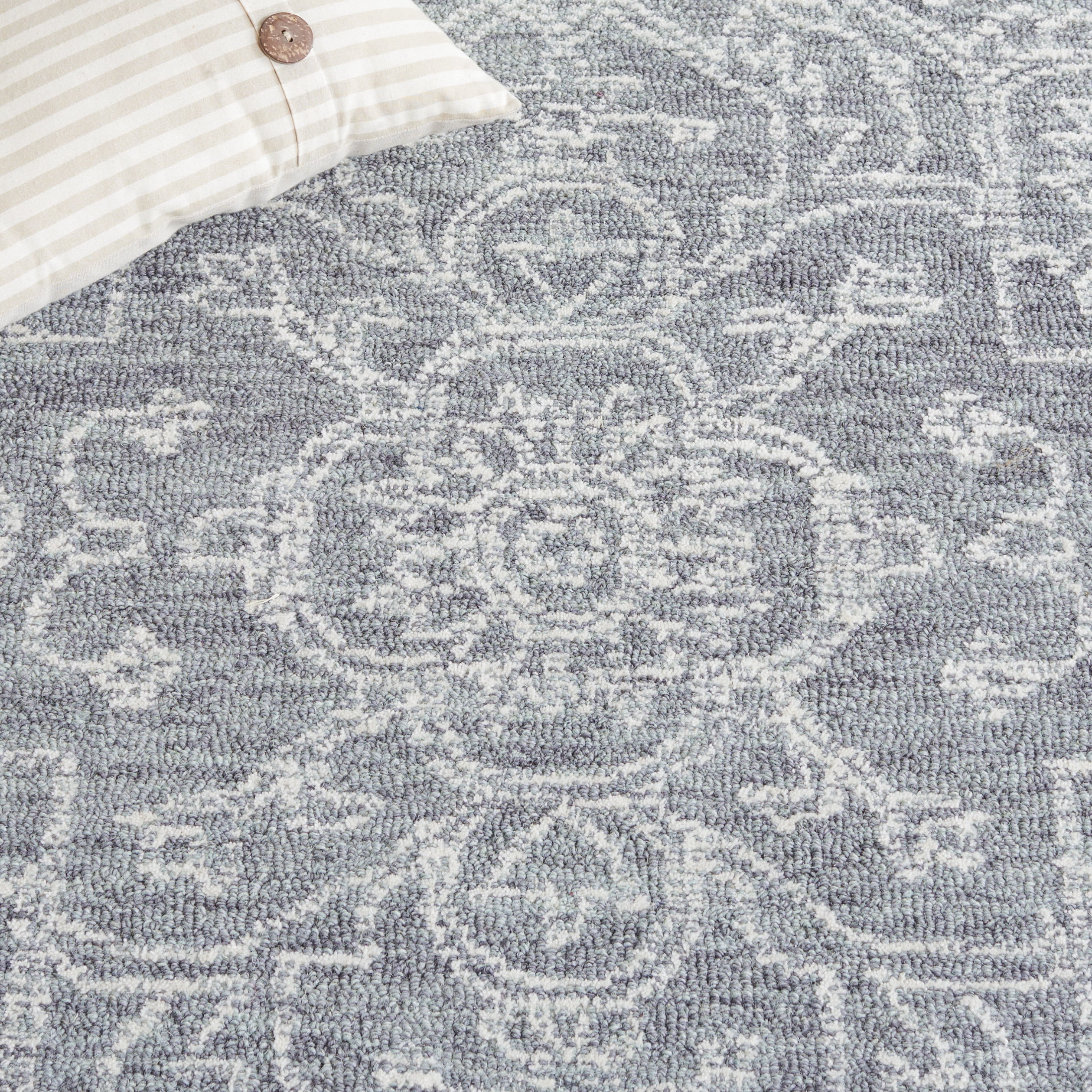 SAFAVIEH Micro-Loop Austen Medallion Area Rug, Grey/Ivory, 6' x 6' Round
