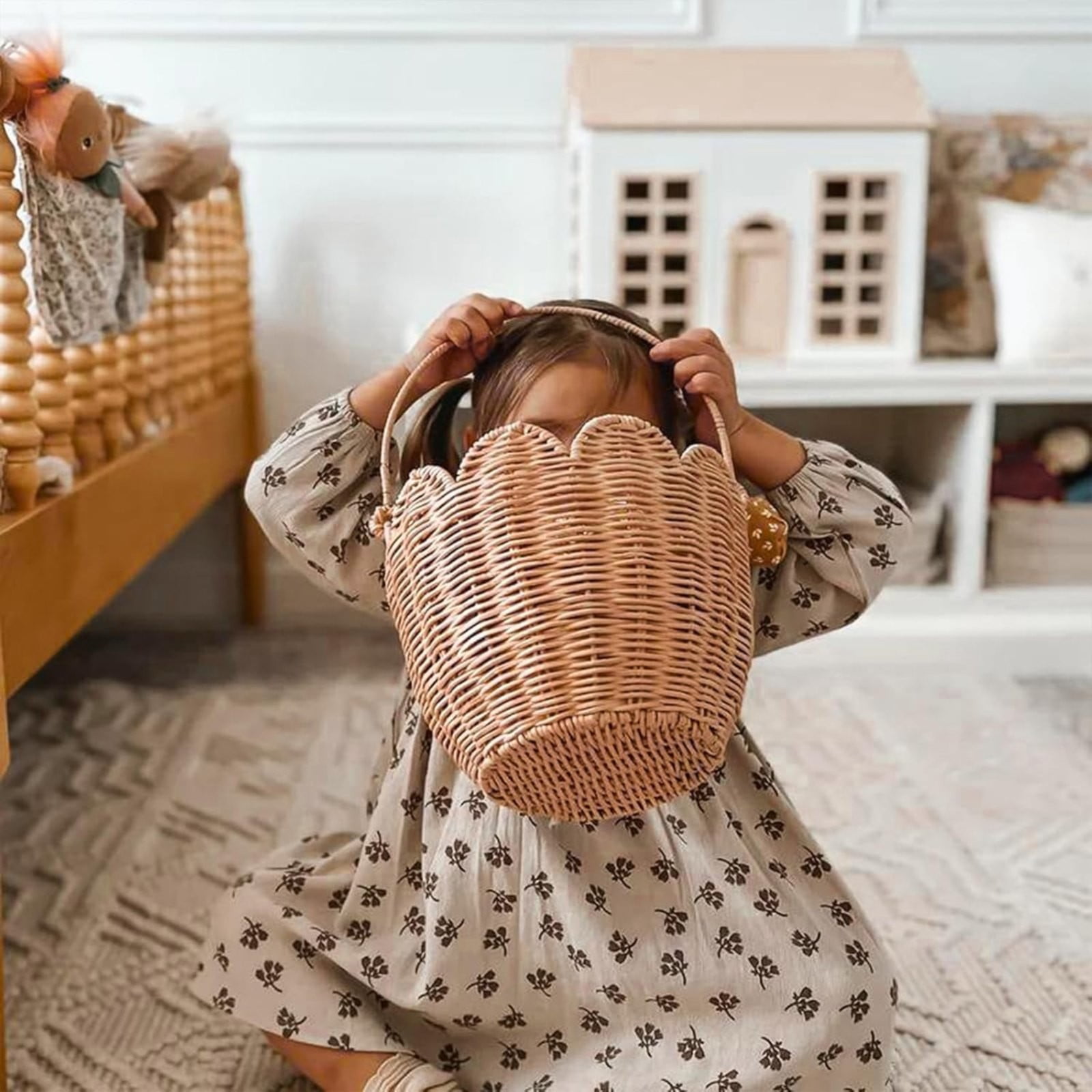 Hewann Scalloped Basket, Scalloped Edge Round Basket with Handle, Wicker Baskets for Storage, Hand Woven Shelf Baskets for Bathroom, Bedroom Organizing,1PC,Brown,Wood
