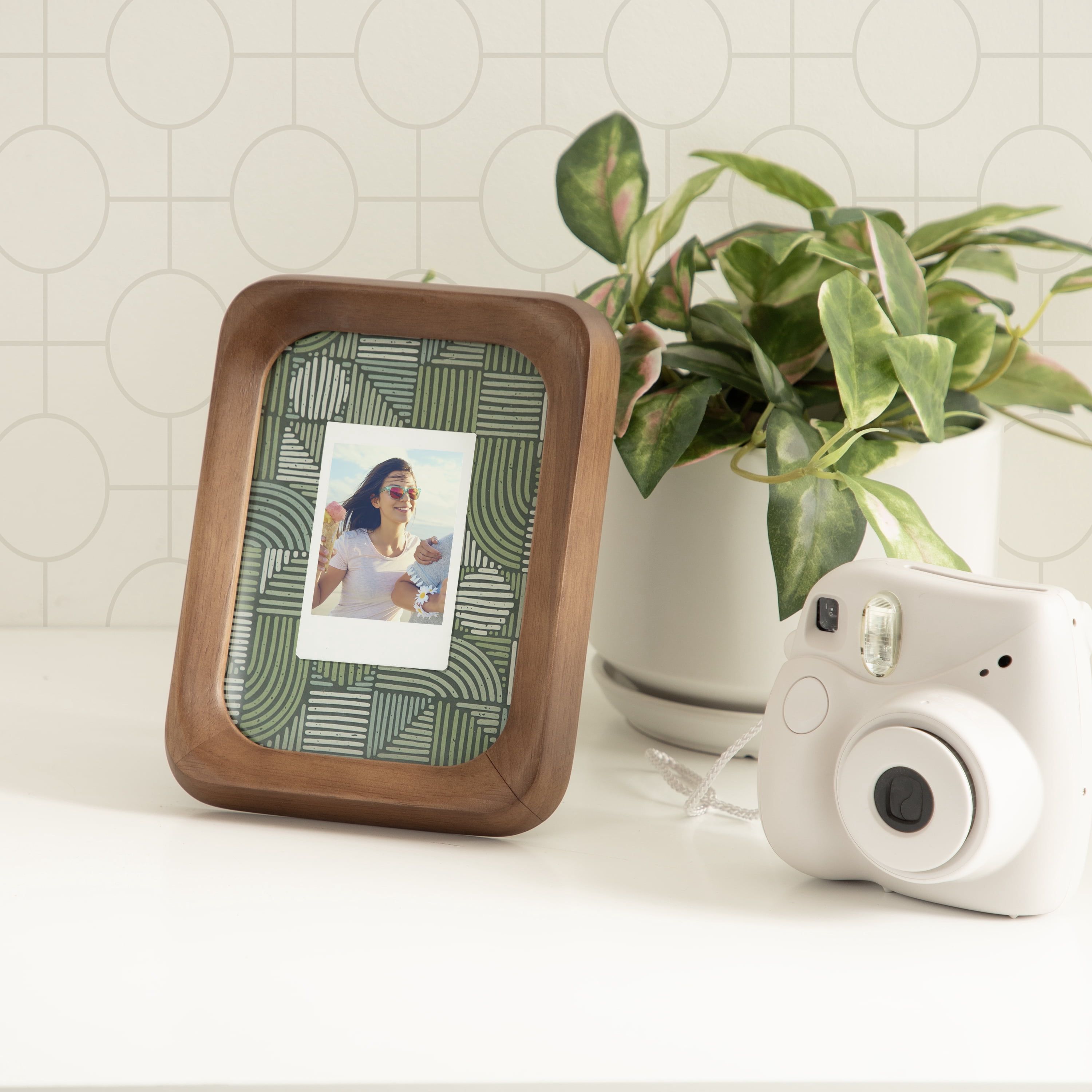 DesignOvation – 5x7 Picture Frame – Shaped Medium Walnut Tabletop Photo Frame