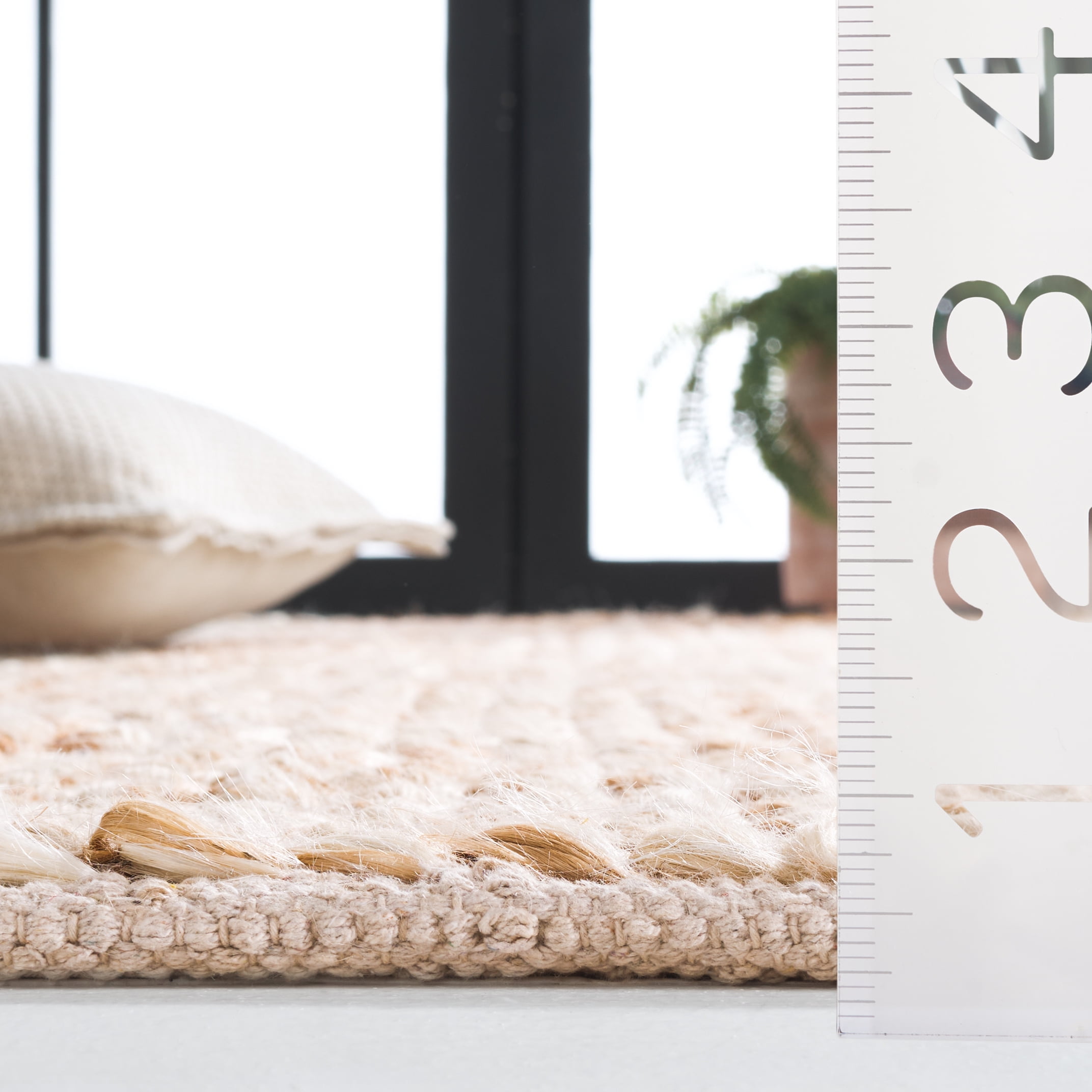 SAFAVIEH Natural Fiber Alayna Solid Area Rug, Natural/Bleach, 4' x 6'