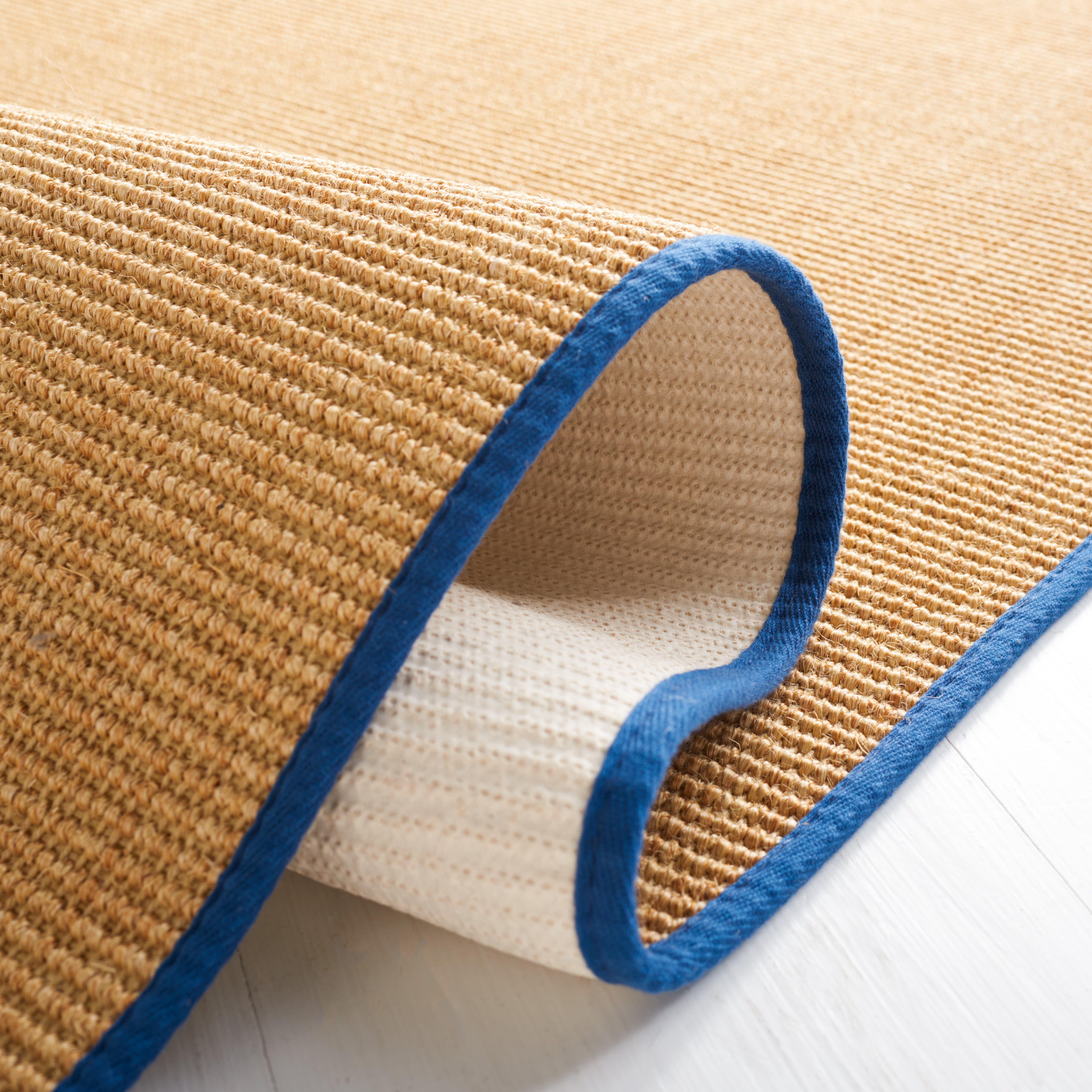 SAFAVIEH Martha Stewart Maximillian Solid Area Rug, Natural/Navy, 4' x 6'
