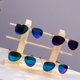 thumbnail image 1 of Estante para gafas de sol, soporte de exhibición de gafas de madera, soporte de exhibición de gafas de madera, soporte de exhibición de gafas de madera, diseño elevado Jadeshay A, 1 of 5