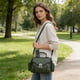 thumbnail image 4 of Bolsa cruzada de pecho con múltiples compartimentos con cremallera, correa ajustable para la cintura, material de PU duradero, almacenamiento portátil unisex para deportes y uso diario., 4 of 7